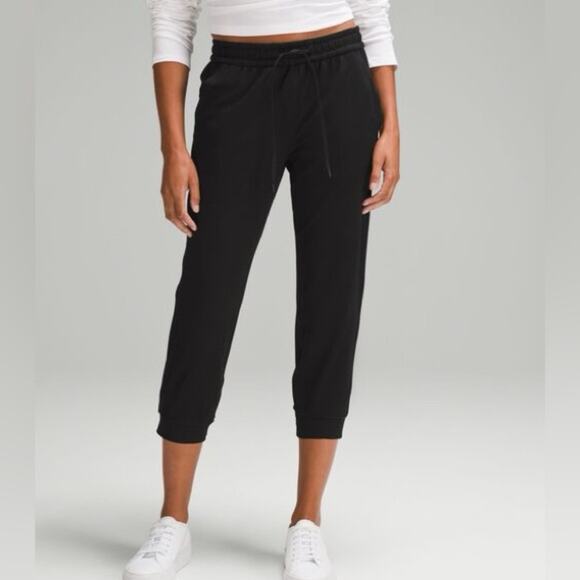 Lululemon Soft Jersey Classic Mid Rise Cropped Joggers 0 Black - Picture 1 of 7